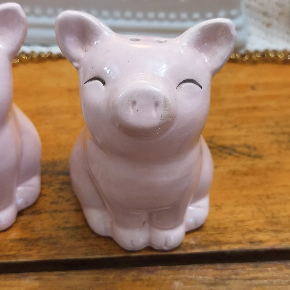 Vintage Charming Pink Pig Salt and Pepper Shakers Cottagecore Farm